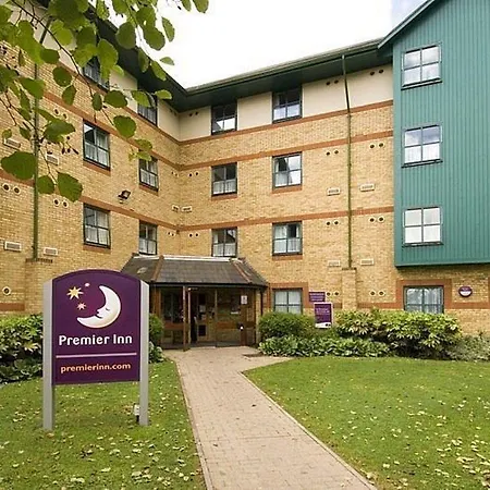 Premier Inn Luton-2
