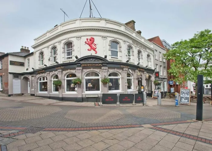 Oyo The Red Lion Hotel Luton 